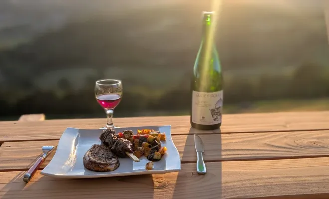 Roulottes dans les vignes de Maison Billon en place, Bourg-en-Bresse, MAISON BILLON
