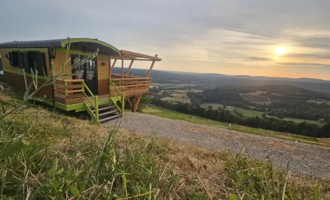 Roulottes dans les vignes de Maison Billon en place, Bourg-en-Bresse, MAISON BILLON